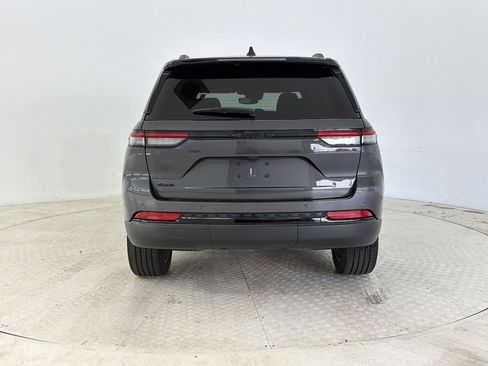 Used 2023 Jeep Grand Cherokee Altitude AWD/4WD image 10