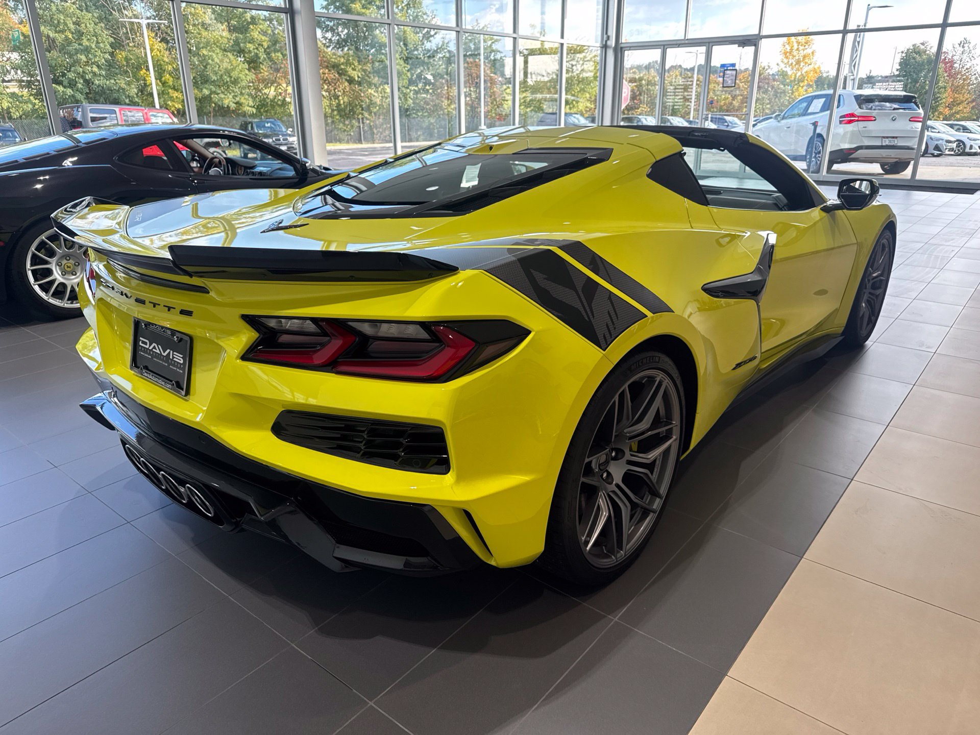 Used 2024 Chevrolet Corvette Z06 RWD image 8