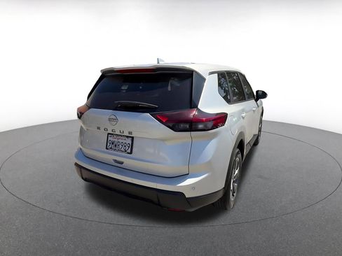 Used 2025 Nissan Rogue SV FWD image 15