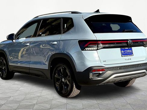 New 2026 Volkswagen Taos SE FWD image 3
