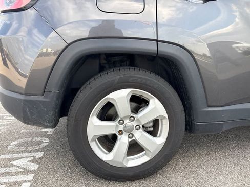 Used 2018 Jeep Compass Latitude w/ Popular Equipment Group FWD image 5