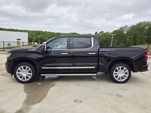 Used 2025 Chevrolet Silverado 1500 High Country w/ High Country Premium Package AWD/4WD image 5