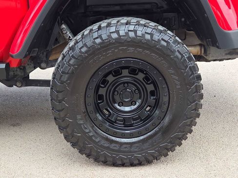 Used 2020 Jeep Gladiator Rubicon image 12