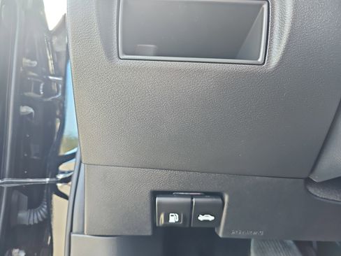 Used 2025 Nissan Versa SR w/ Trunk Package image 26