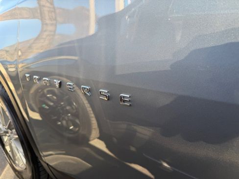 Used 2023 Chevrolet Traverse LT image 40