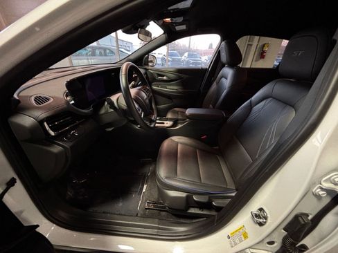 Used 2025 Buick Envista Sport Touring image 29