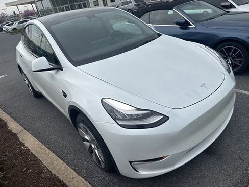 Used 2023 Tesla Model Y Long Range image 5