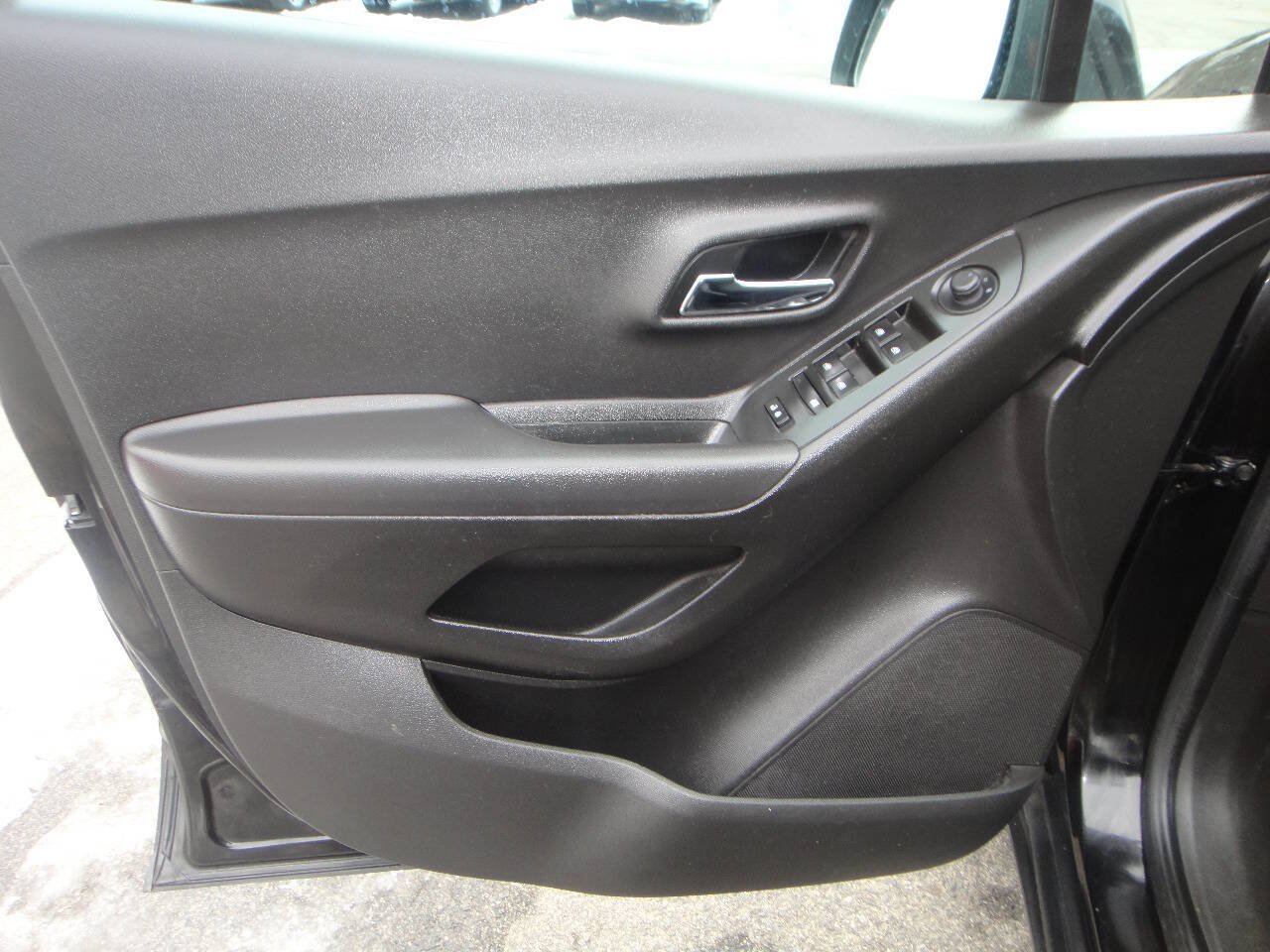 Used 2019 Chevrolet Trax LT w/ LT Convenience Package AWD/4WD image 8