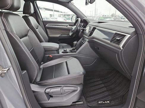 Used 2021 Volkswagen Atlas Cross Sport SE w/ Panoramic Sunroof Package image 19