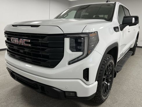 Used 2025 GMC Sierra 1500 Elevation w/ Elevation Premium Package image 4