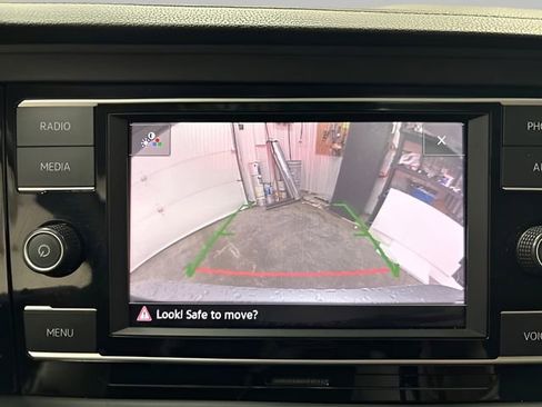 Used 2022 Volkswagen Jetta SE image 19