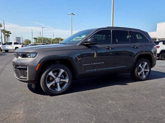 New 2026 Jeep Grand Cherokee Limited w/ Luxury Tech Group II RWD image 3
