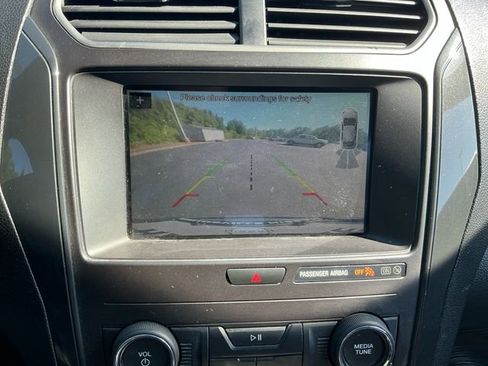Used 2018 Ford Explorer XLT w/ Equipment Group 201A AWD/4WD image 21