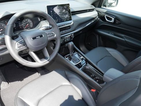 Used 2025 Jeep Compass Limited w/ Sun & Sound Group AWD/4WD image 15