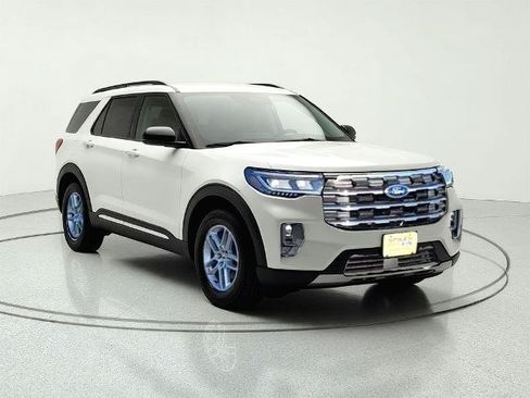 Certified 2025 Ford Explorer Active w/ Active Comfort Package RWD image 1