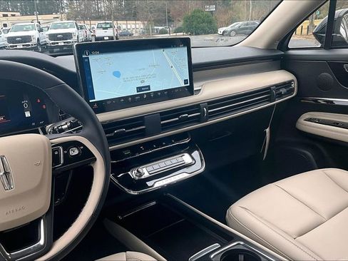 New 2026 Lincoln Corsair Premiere image 7