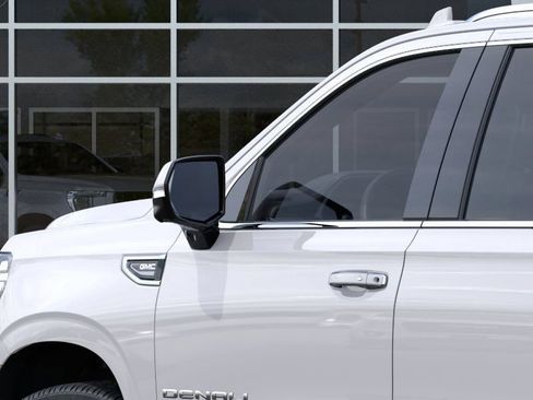 Used 2024 GMC Yukon XL Denali w/ Advanced Technology Package RWD image 12