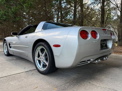 Used 2004 Chevrolet Corvette Coupe w/ Preferred Equipment Group image 28