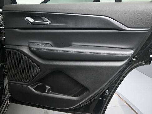 New 2025 Jeep Grand Cherokee L Laredo w/ Luxury Tech Group I image 17