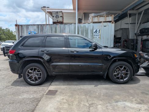 Used 2021 Jeep Grand Cherokee Limited w/ Quick Order Package 28K 80th AWD/4WD image 3