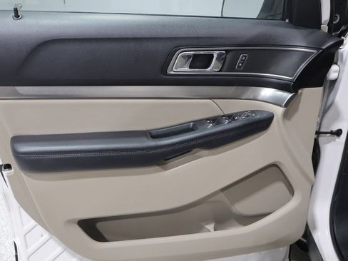 Used 2019 Ford Explorer XLT w/ Equipment Group 202A AWD/4WD image 12