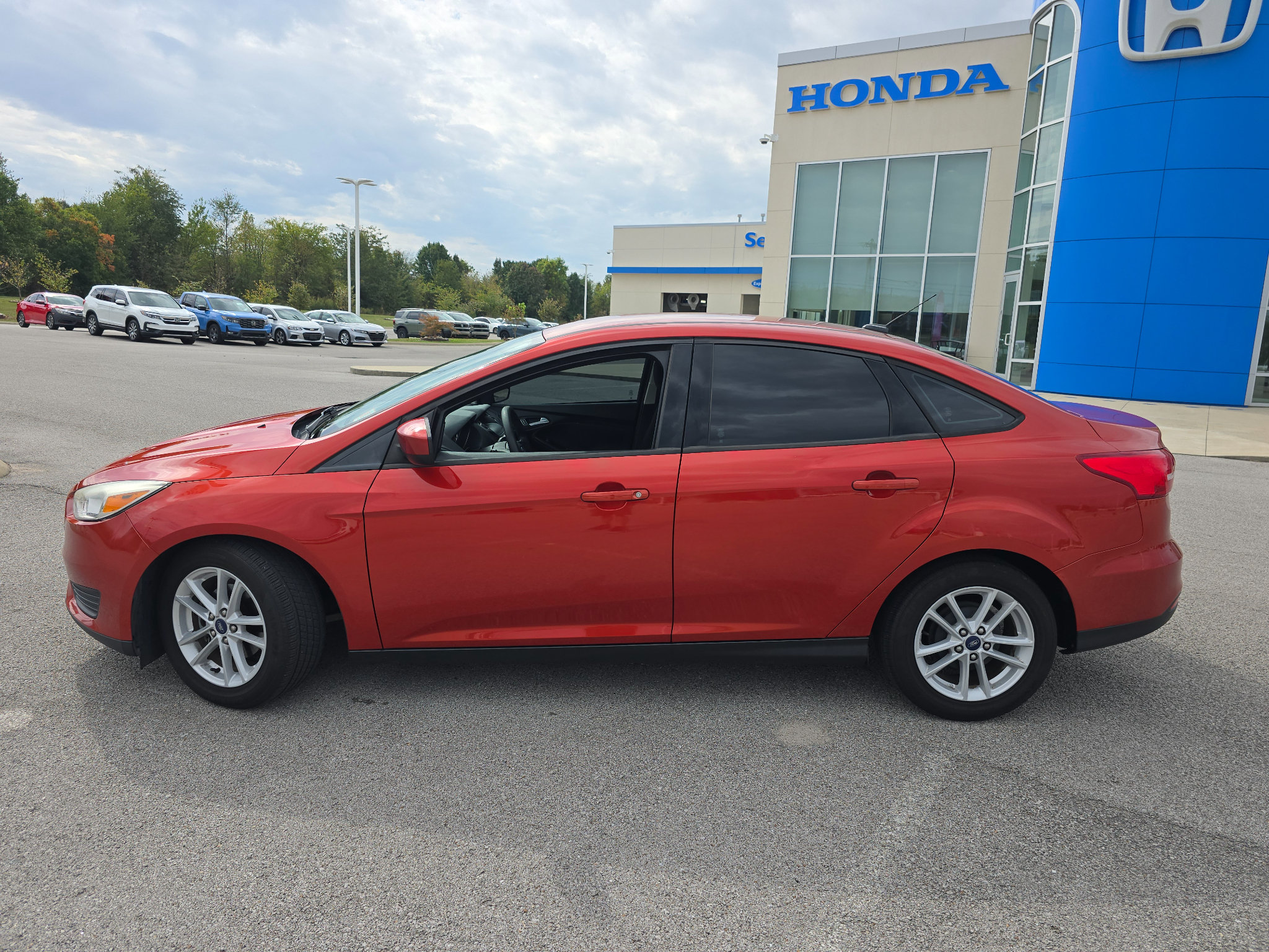 Used 2018 Ford Focus SE FWD image 8