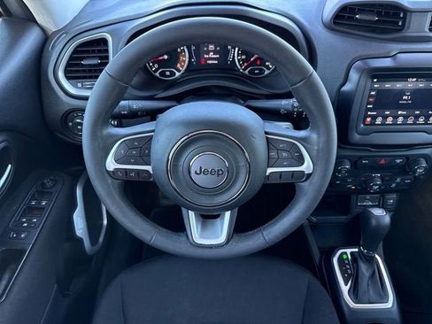 Used 2019 Jeep Renegade Latitude FWD image 14