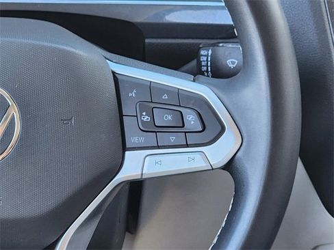 Used 2023 Volkswagen Tiguan SE image 30