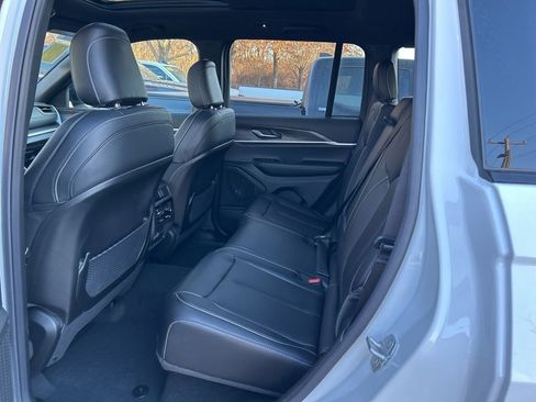 New 2025 Jeep Grand Cherokee Limited image 36