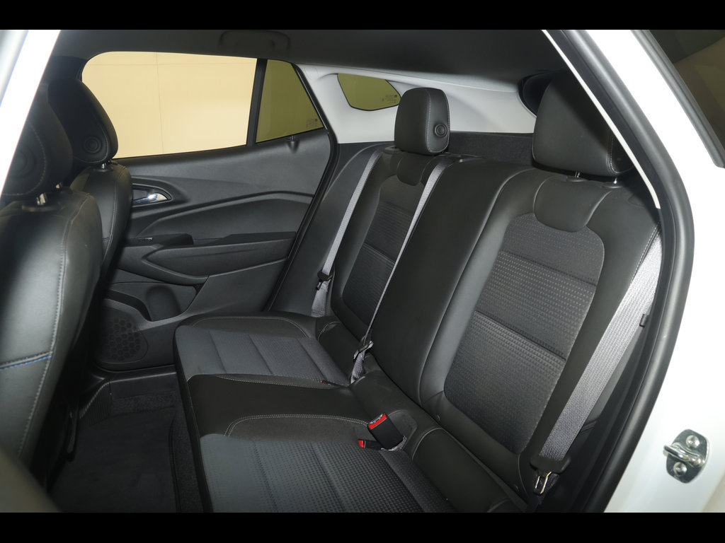 Certified 2025 Chevrolet Trax LT w/ Driver Confidence Package FWD image 27