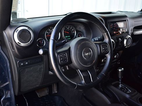 Used 2017 Jeep Wrangler Unlimited Rubicon w/ Connectivity Group AWD/4WD image 33