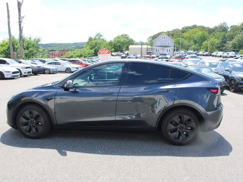 Used 2024 Tesla Model Y Long Range AWD/4WD image 4