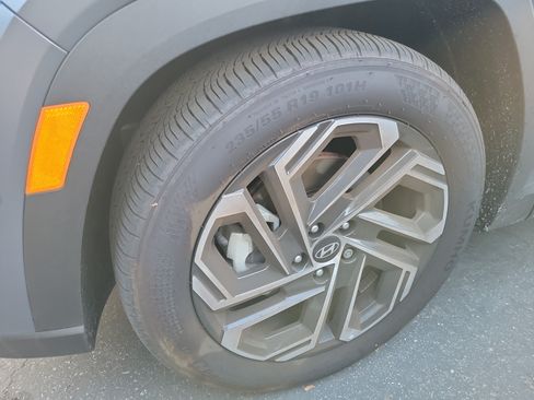 Used 2025 Hyundai Tucson Limited FWD image 2