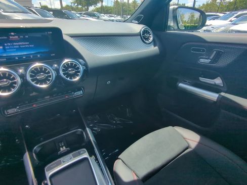 Used 2024 Mercedes-Benz GLA 35 AMG 4MATIC image 4