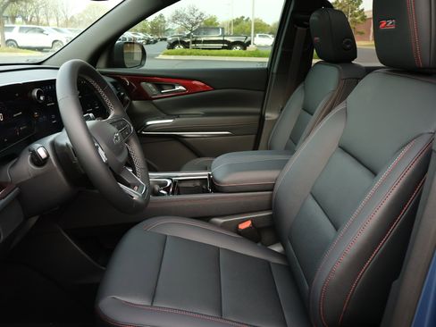 New 2026 Chevrolet Traverse Z71 w/ LPO, Floor Liner Package AWD/4WD image 10