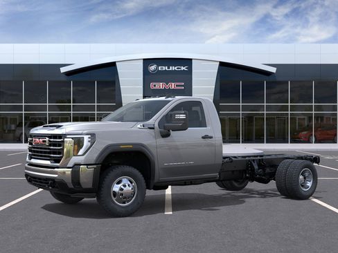 New 2026 GMC Sierra 3500 Pro image 3