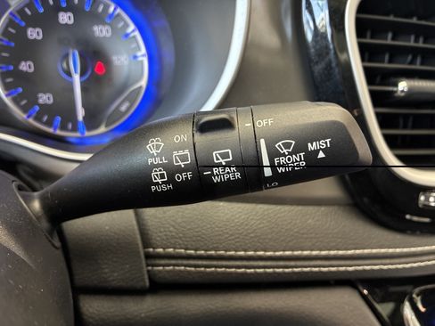 Certified 2025 Chrysler Pacifica Select w/ Uconnect Theater Family Group FWD image 27