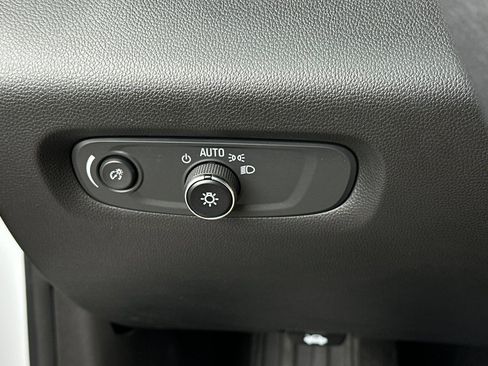 Used 2022 Chevrolet Traverse LS FWD image 36