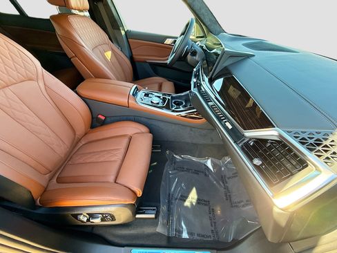 New 2026 BMW X7 M60i image 16