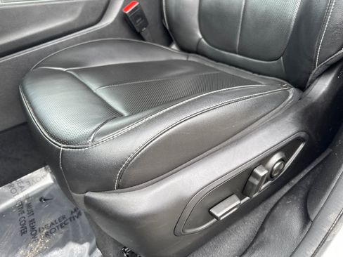 Used 2023 Jeep Grand Cherokee 4WD 4xe w/ Luxury Tech Group II image 16