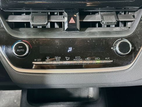 Used 2021 Toyota Corolla LE image 22