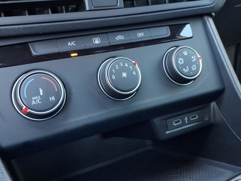 Certified 2023 Volkswagen Jetta Sport FWD image 31
