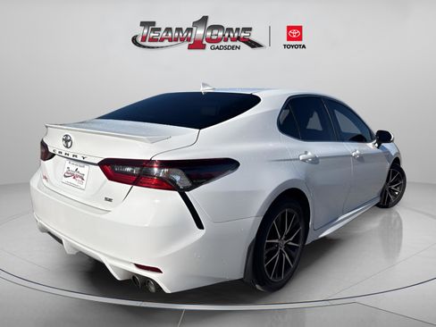 Used 2024 Toyota Camry SE image 11