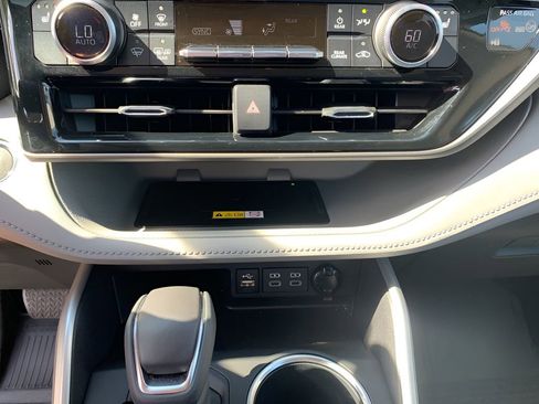 Used 2023 Toyota Highlander XLE image 22