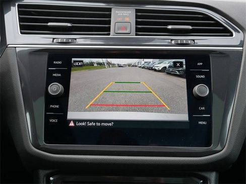 Certified 2024 Volkswagen Tiguan SE R-Line image 29