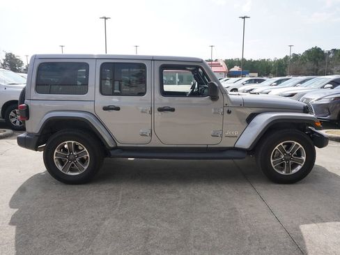 Used 2018 Jeep Wrangler Unlimited Sahara image 24