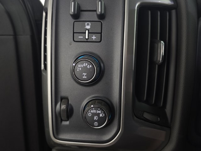 Used 2018 Chevrolet Silverado 1500 LT w/ All Star Edition AWD/4WD image 23