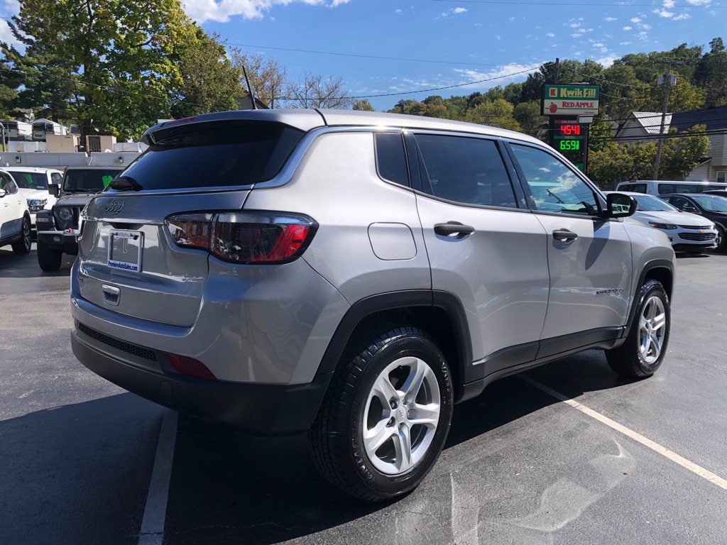 Used 2023 Jeep Compass Sport AWD/4WD image 6
