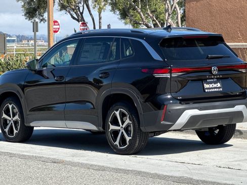 New 2025 Volkswagen Tiguan SE AWD/4WD image 6