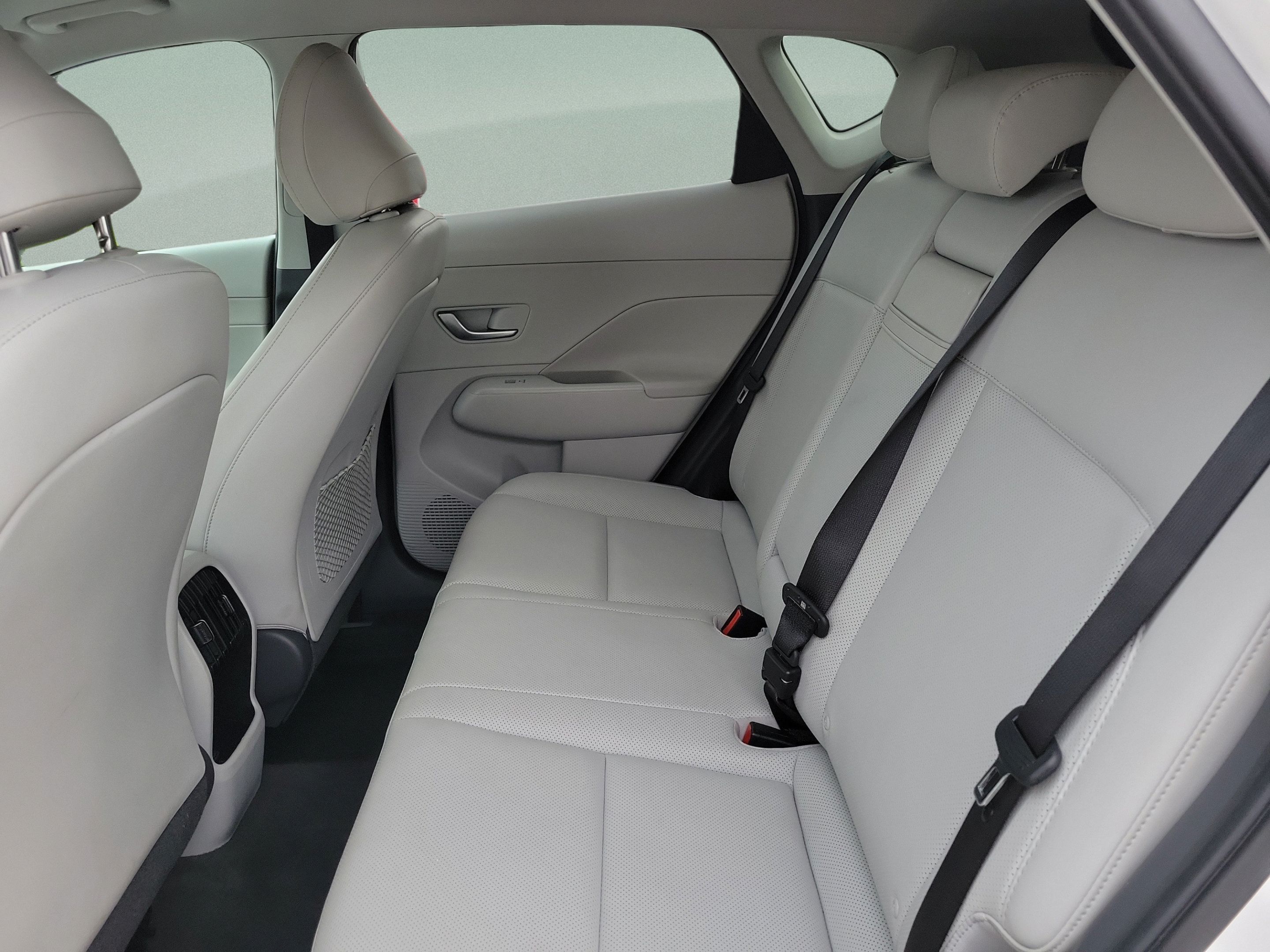 Used 2024 Hyundai Kona Limited FWD image 7